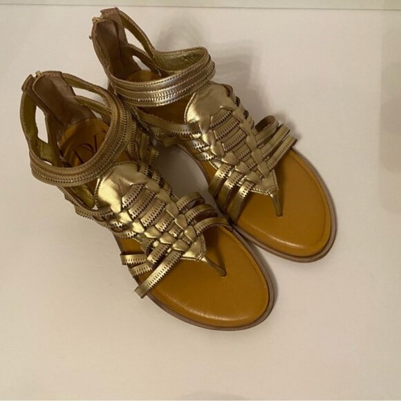 DIANE VON FURSTENBERG SHOES SANDALS THONG FLAT GLADIATOR STUDS GOLD LEATHER - Picture 2 of 12